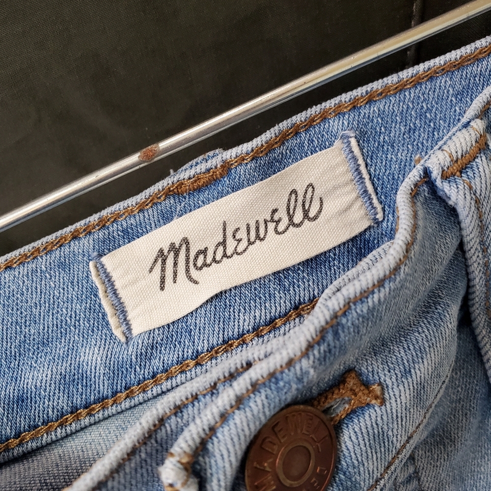 Madewell 11" High-Rise Roadtripper Jeans in Beckwith Wash: Button-Front Edition - Picture 10 of 15